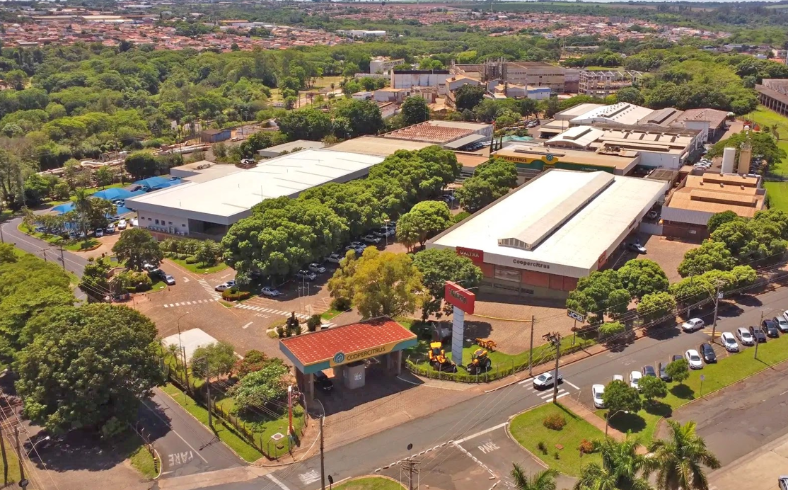 Coopercitrus celebra 50 anos e leva à Agrishow estrutura de insumos, crédito e tecnologias